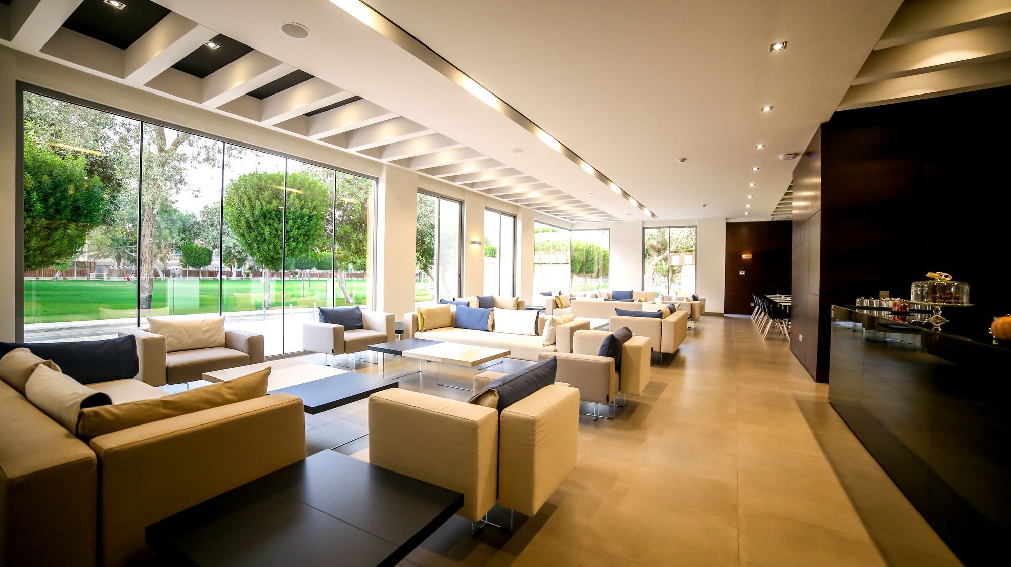 M Executive Residence & Boutique Hotel - Adults Only Ал Хубар Екстериор снимка